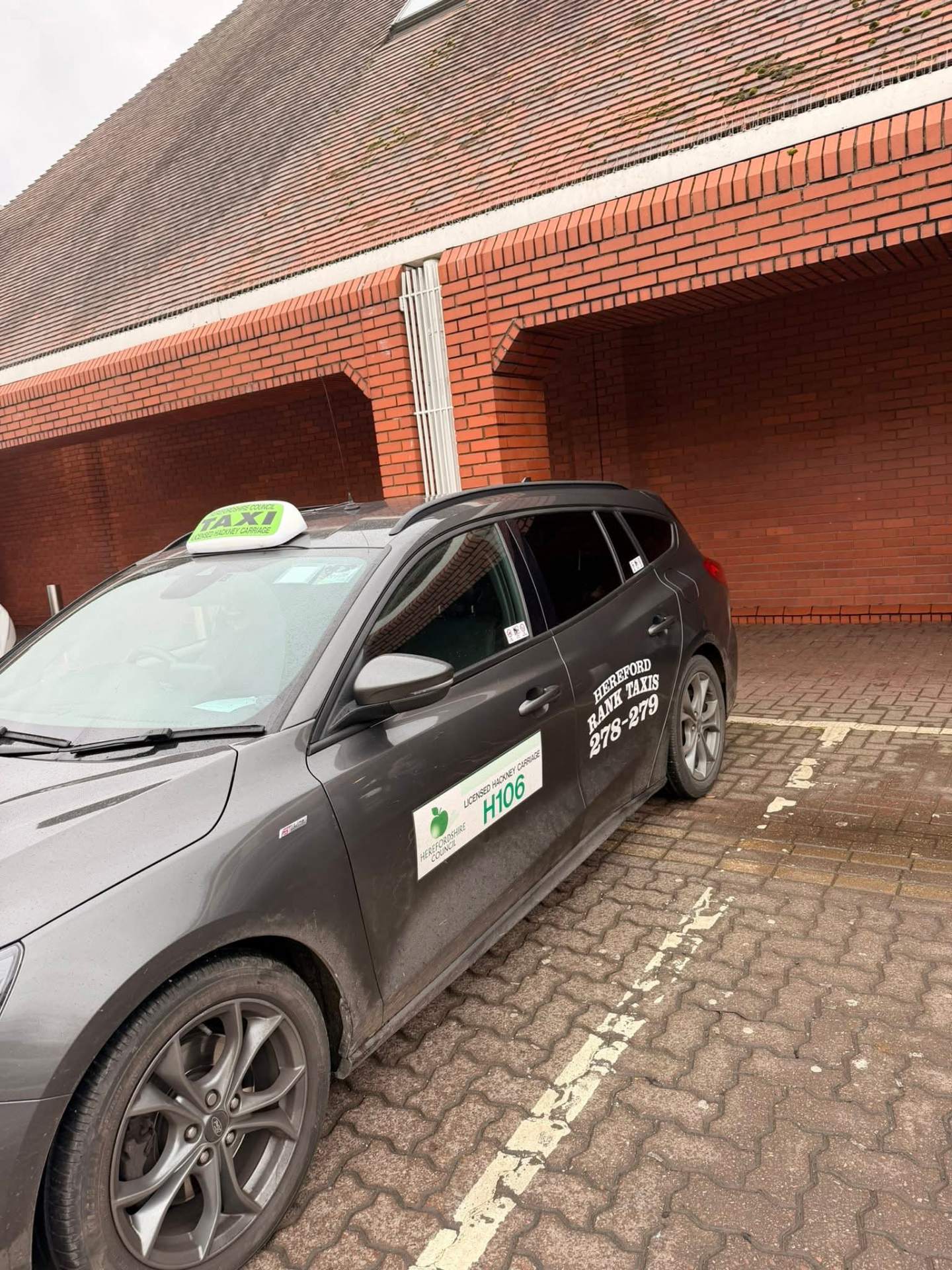 Hereford taxi available for school run pickups